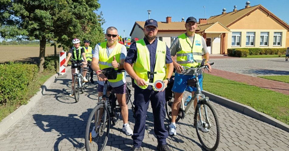 zdjęcie: Bezpiecznie na rowerze. ROADPOL Safety Days w Ostrowitem / fot. KPP Słupca ROADPOL Safety Days 2025 - o bezpieczeństwie rowerzystów w Ostrowitem