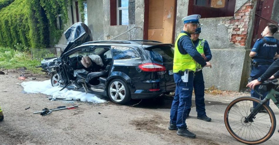 zdjęcie: Groźny wypadek w starocinie. 53-latka wymusiła pierwszeństwo przejazdu. / fot. KPP w Nowym Dworze Gdańskim