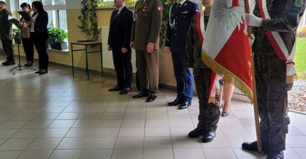 Ślubowanie klasy mundurowej w Zespole Szkół w Zarzeczu