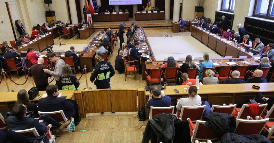 zdjęcie: Rada Warszawy przyjęła uchwałę o wprowadzeniu nocnej prohibicji na terenie całego miasta / Warszawa, 15.01.2026. Sesja Rady m.st. Warszawy, 15 bm. w Pałacu Kultury i Nauki w Warszawie. Jednym z punktów na XXXI sesji będzie likwidacja śródmiejskich przedszkoli. (mr) PAP/Rafał Guz