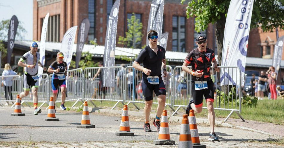 zdjęcie: Policjant z mroteckiego komisariatu rywalizował w zawodach triathlonowych / fot. KPP w Nakle nad Notecią