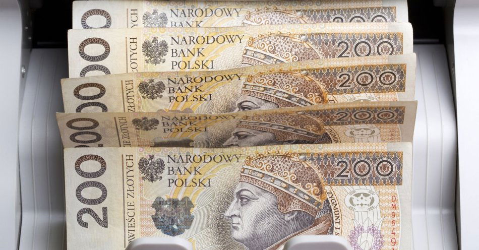zdjęcie: B. naczelnik podejrzany o przyjmowanie łapówek za decyzje dotyczące odpadów / v46363173