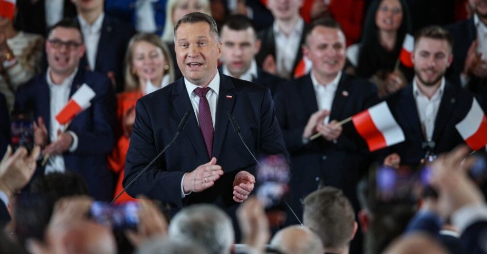 zdjęcie: Politycy koalicji krytykują nominację Czarnka na kandydata PiS na premiera; „chcecie cofnąć Polskę w rozwoju” / Kraków, 07.03.2026. Poseł PiS Przemysław Czarnek (C) podczas konwencji Prawa i Sprawiedliwości w Krakowie, 7 bm. Poseł PiS Przemysław Czarnek został kandydatem Prawa i Sprawiedliwości na premiera. (sko) PAP/Łukasz Gągulski