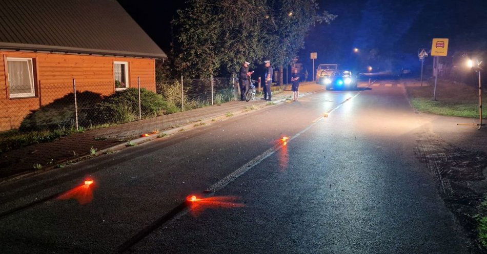 zdjęcie: Zderzenie osobówki z 13-letnim rowerzystą / fot. KPP Tomaszów Lubelski