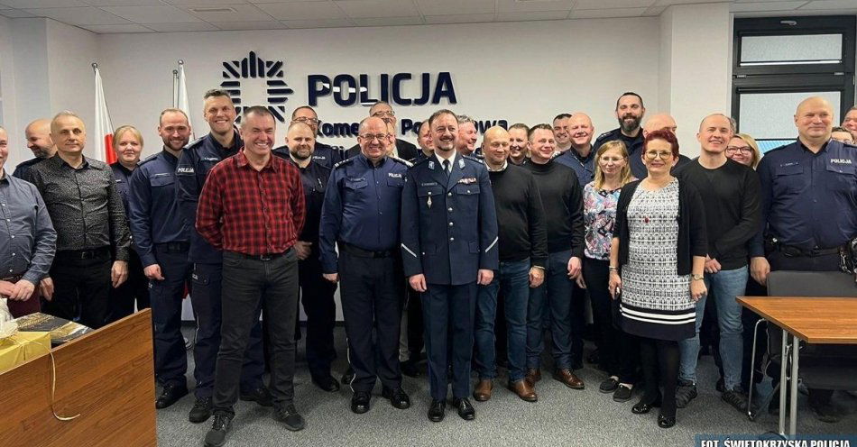 zdjęcie: Pożegnanie funkcjonariuszy - nowy rozdział na emeryturze / fot. KPP Sandomierz
