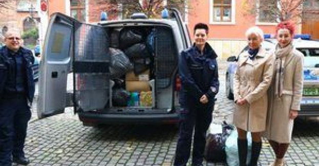 „Szafa pełna ciepła” - pod takim hasłem policjanci zbierali odzież dla potrzebujących