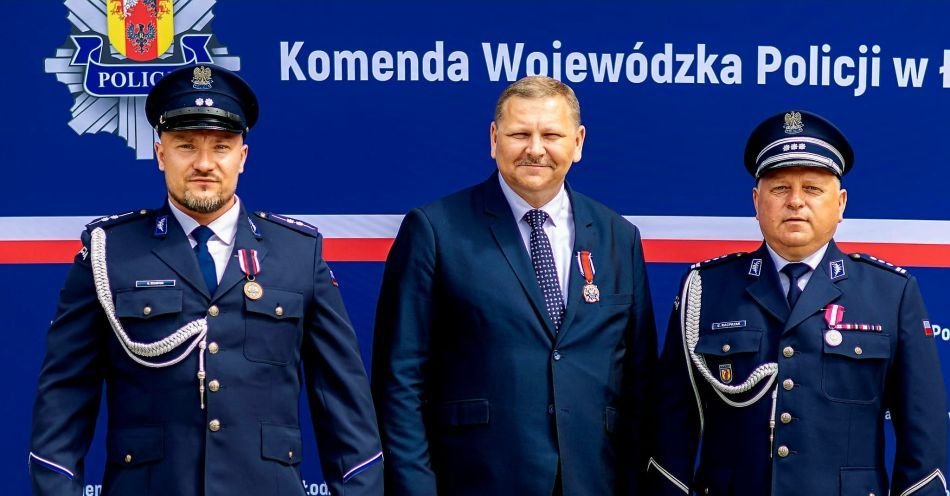 zdjęcie: Burmistrz i policjant z Koluszek wyróżnieni podczas Wojewódzkich Obchodów Święta Policji w Łodzi / fot. KPP łódzkiego wschodniego