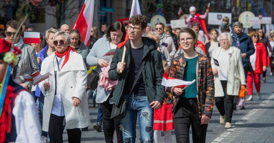 zdjęcie: W roku 2022 liczba ludności Polski wyniosła 37 mln 766 tys. osób / fot. PAP