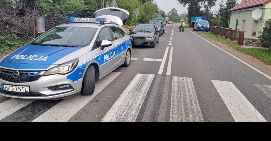 zdjęcie: To miał być skok życia. Ukradli samochód, który holowali za sobą na lince. Wpadli w ręce policjantów w trakcie ucieczki / fot. KPP w Bartoszycach