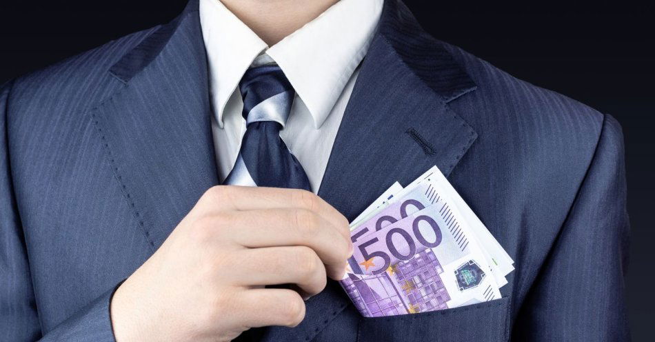 zdjęcie: Chciała uchronić swoje oszczędności. Przekazała oszustom prawie 50 tysięcy złotych / v13623045