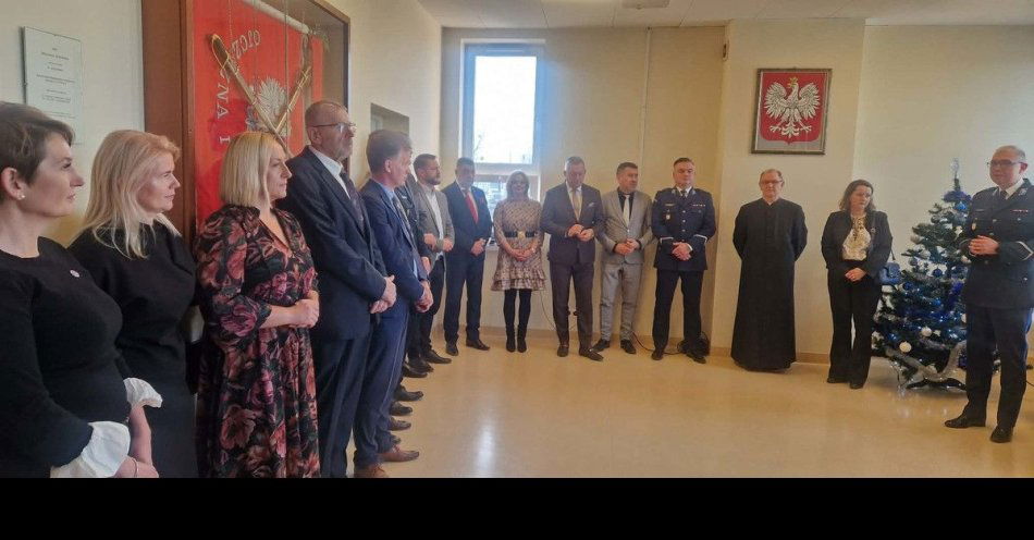 zdjęcie: Wigilijne spotkanie makowskiej komendy i wspólne dzielenie opłatkiem / fot. KPP w Makowie Mazowieckim