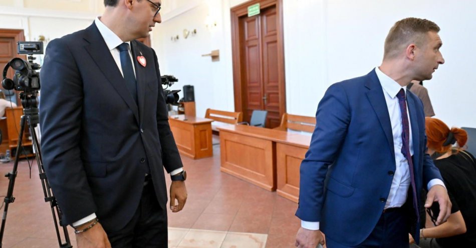 zdjęcie: Robert Bąkiewicz po raz drugi przegrał w trybie wyborczym z Konradem Frysztakiem (KO) / fot. PAP