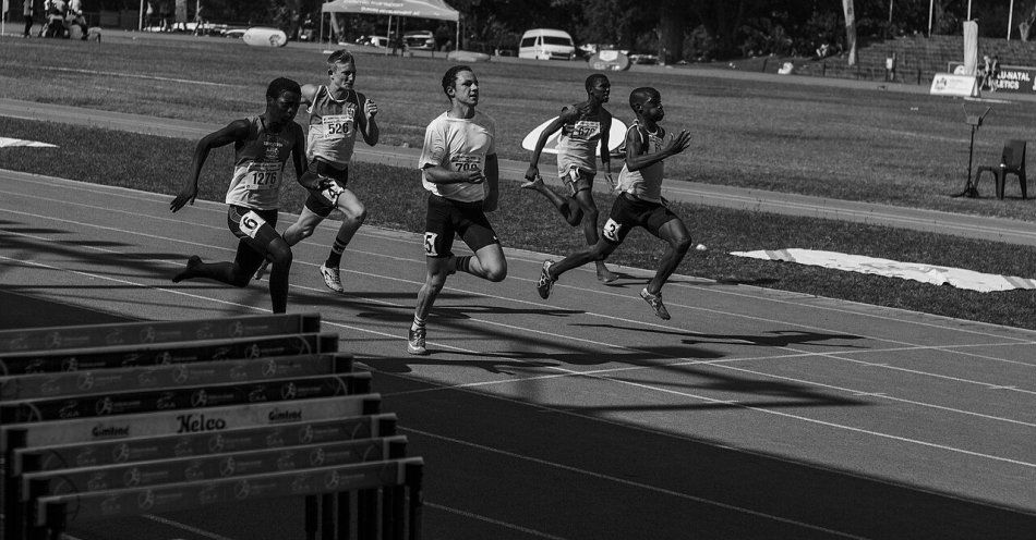 zdjęcie: Czwartki Lekkoatletyczne 2026 - wiosenna edycja zawodów dla młodzieży / Młodzi adepci lekkoatletyki podczas zawodów. Zdjęcie poglądowe – uczestnicy Czwartków Lekkoatletycznych w Środzie Wielkopolskiej.