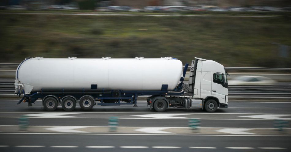 zdjęcie: Odblokowany wjazd do Szczecina po rozszczelnieniu cysterny przy autostradzie A6 / v55650569