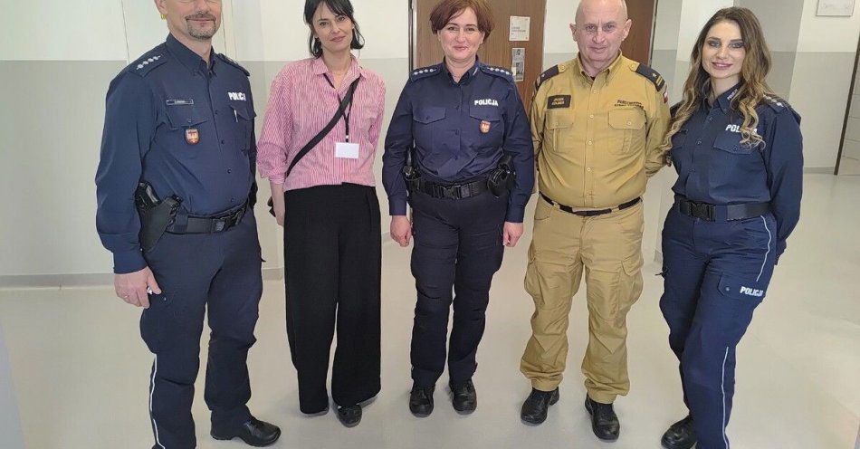 zdjęcie: Policjanci zachęcają maturzystów do służby w Wadowicach / fot. KMP w Wadowicach