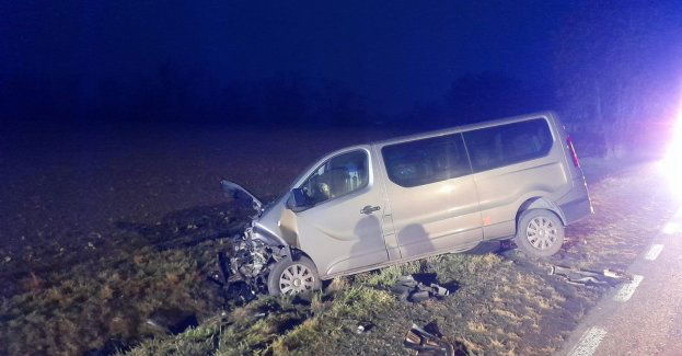 Groźne zderzenie na DK62 w Woli. Ford zepchnięty na pole