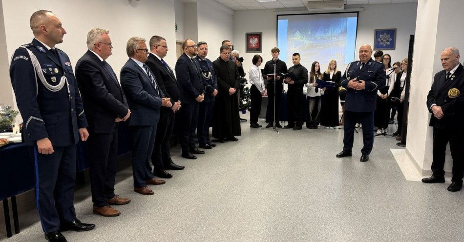zdjęcie: Świąteczne spotkanie opłatkowe w toruńskiej komendzie / fot. KMP w Toruniu
