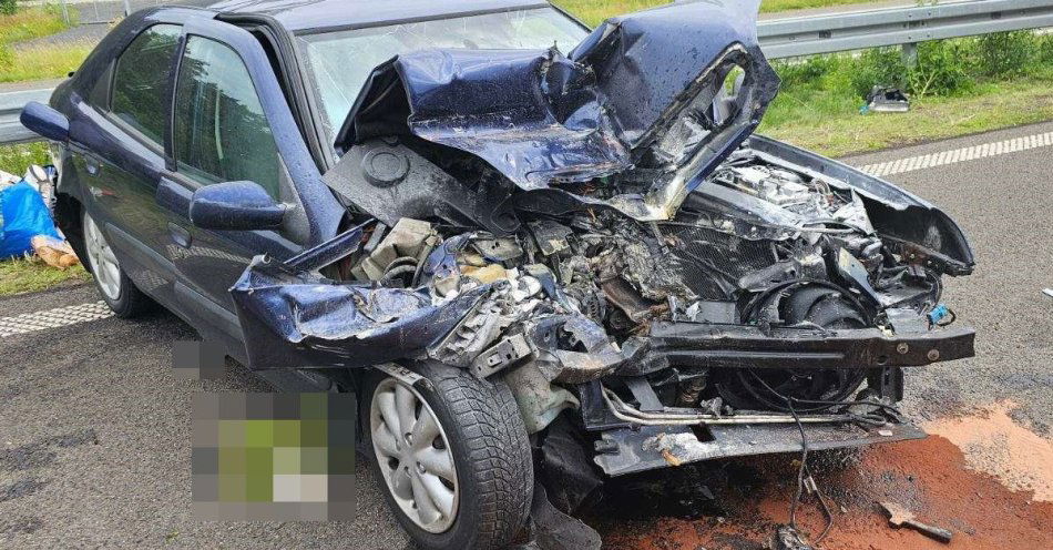 zdjęcie: Zdarzenie dwóch pojazdów na drodze ekspresowej / fot. KPP Janów Lubelski