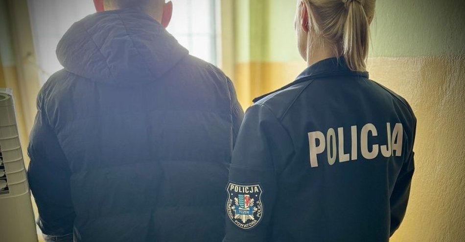 zdjęcie: Kradł perfumy, kupił spodnie - teraz grozi mu więzienie / fot. KPP w Tczewie