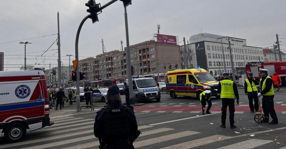 zdjęcie: 19 poszkodowanych przez kierowcę w dwóch zdarzeniach; 2 osoby w ciężkim stanie / fot. PAP