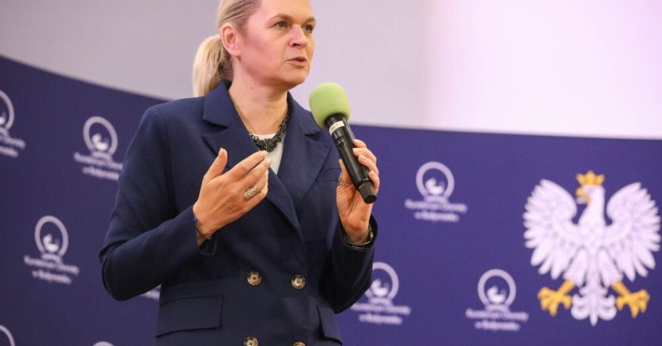 zdjęcie: Nowacka: kształcenie obronne zastąpi edukację dla bezpieczeństwa / Białystok, 13.04.2026. Minister Edukacji Barbara Nowacka podczas spotkania z nauczycielami w ramach ogólnopolskiej trasy informacyjnej „Kierunek: Kompas Jutra”, 13 bm. w Politechnice Białostockiej. (sko) PAP/Artur Reszko