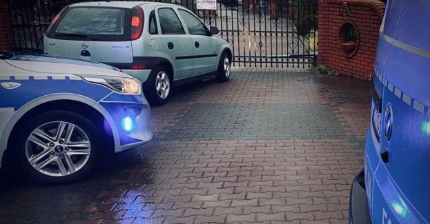 Z ciężarną żoną uciekał corsą przed policjantami