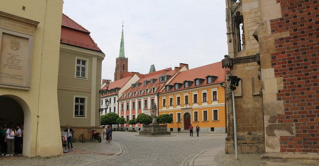 Osiedle w obiektywie. Wystawa fotografii, które są efektem projektu integrującego młodszych i starszych mieszkańców Nadodrza