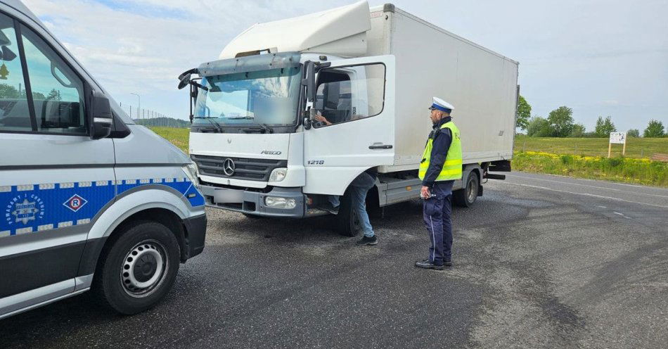 zdjęcie: Kurierzy pod kontrolą olsztyńskich policjantów / fot. KMP w Olsztynie