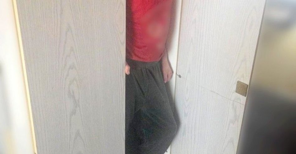 zdjęcie: Próbował schować się w szafie i został zatrzymany / fot. KPP w Starogardzie Gdańskim