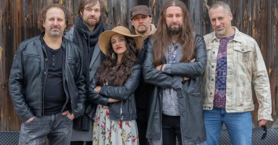 zdjęcie: Łukasz Łyczkowski z zespołem / kupbilecik24.pl / Łukasz Łyczkowski z zespołem