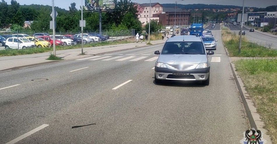 zdjęcie: Przy dojeżdżaniu do przejścia dla pieszych zachowajmy szczególną ostrożność. Potrącenie 12-latka / fot. KMP w Wałbrzychu