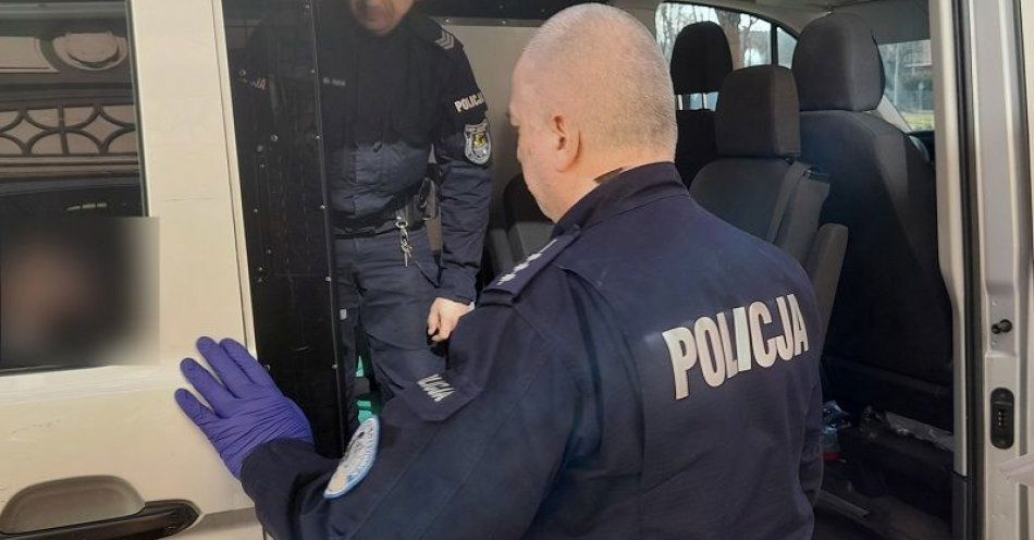 zdjęcie: Zataczał się idąc drogą o dużym natężeniu ruchu. Był pijany i … poszukiwany / fot. KPP w Lęborku