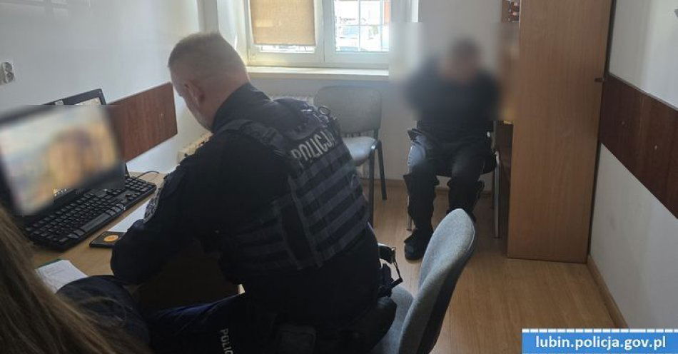 zdjęcie: Złamał zakaz zbliżania się do babci, dziadkowi ukradł pieniądze. Mężczyzna został tymczasowo aresztowany / fot. KPP w Lubienie