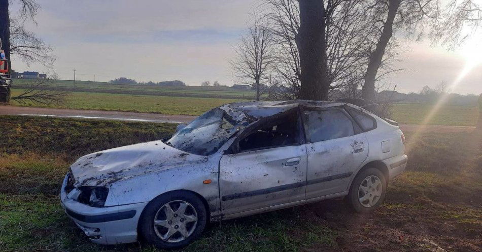 zdjęcie: Wypadek w pobliżu Dobrej Woli, dwie osoby ranne / fot. KPP w Mławie