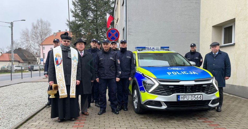 zdjęcie: Policjanci otrzymali nowy radiowóz / fot. KPP Ostrów Wielkopolski