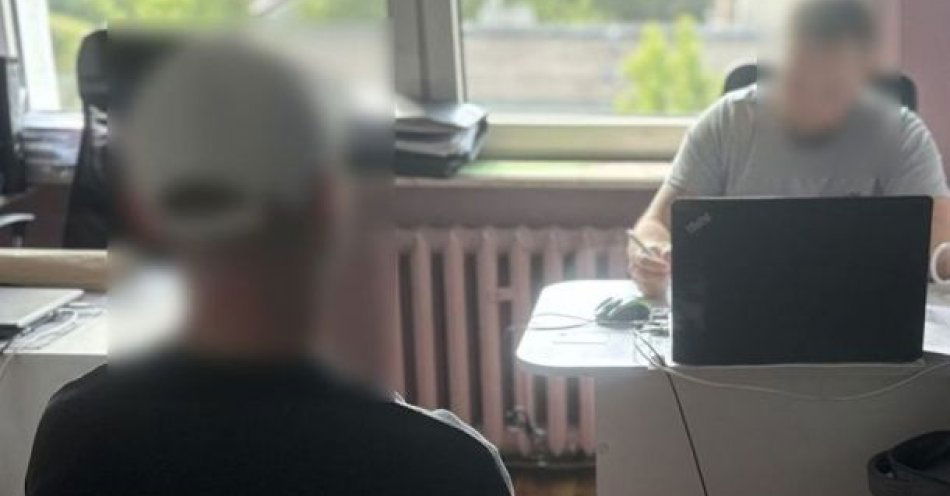 zdjęcie: Skarpetkowy biznes nie wypalił - 48-latek zatrzymany z podróbkami w bagażniku / fot. KPP w Tczewie
