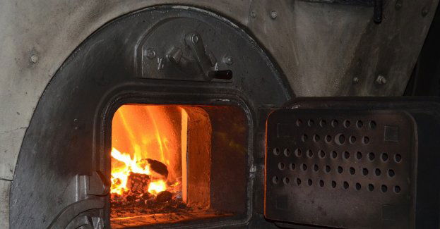 Zwęglone zwłoki w kotłowni; sprawę wyjaśniają policjanci pod nadzorem prokuratora