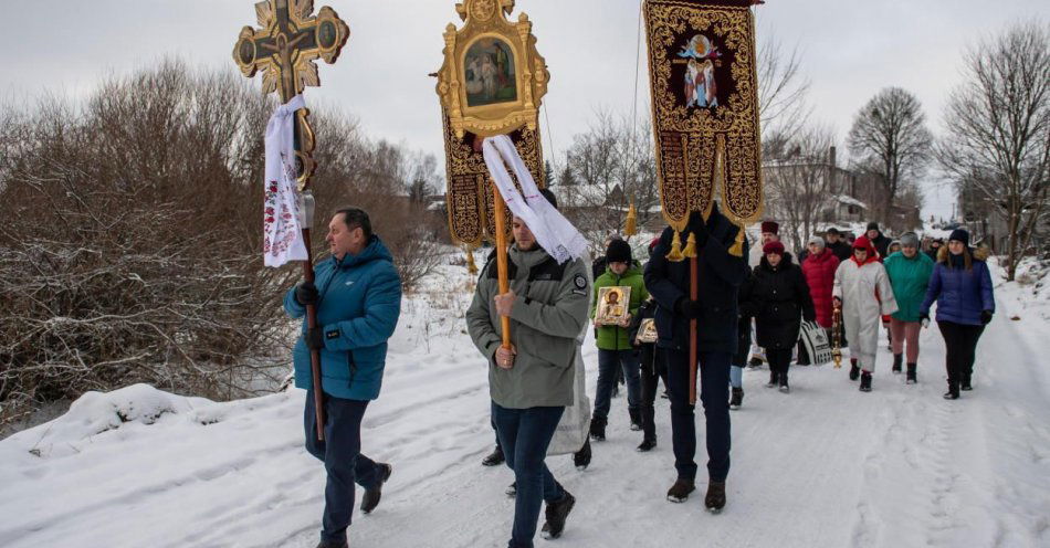 zdjęcie: Prawosławni obchodzą Święto Jordanu, obrzęd święcenia wody w Bugu / fot. PAP