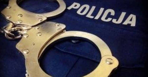 Wrzuciła do radiowozu po 100 Euro, by policjanci "przymknęli oko" na jej przekroczenie prędkości