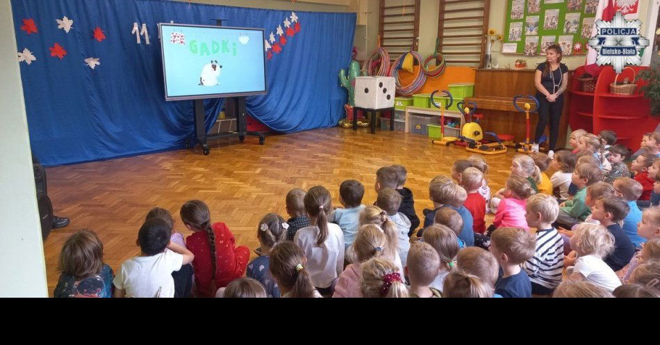 zdjęcie: Dzielnicowe uczyły przedszkolaków bezpieczeństwa przed świętami / fot. KMP w Bielsku-Białej
