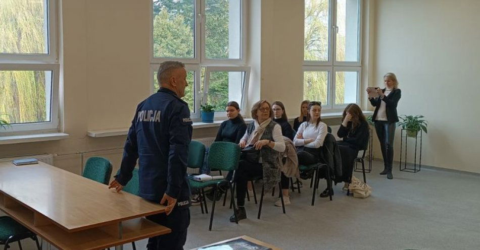 zdjęcie: Promowaliśmy naszą służbę / fot. KPP Olesno