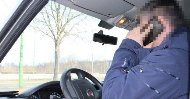 Patrz na drogę! nie w telefon!