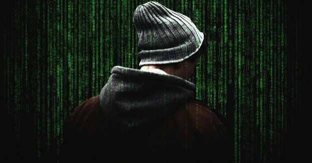 Policjanci podejrzewają 19-latka o dokonanie kilkudziesięciu oszustw internetowych