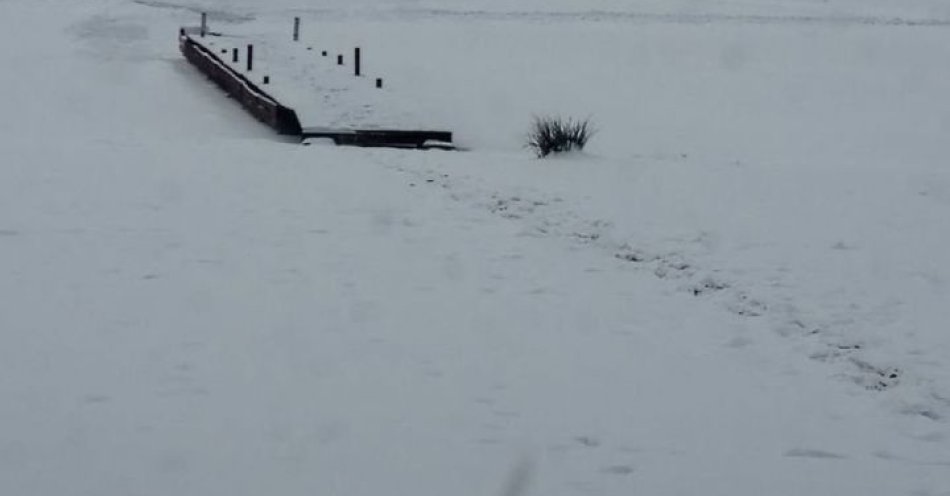 zdjęcie: Nie wchodź na lód na jeziorach i stawach / fot. KPP Końskie Zachowaj bezpieczeństwo i nie wchodź na zamarznięte zbiorniki wodne