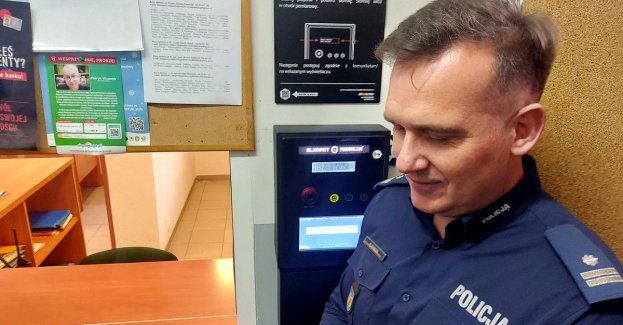 Urządzenie do badania stanu trzeźwości w Komisariacie Policji w Sulejowie