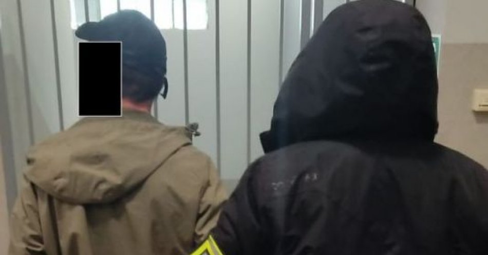 zdjęcie: Uszkodził drzwi, bo był zdenerwowany / fot. KPP w Wieluniu