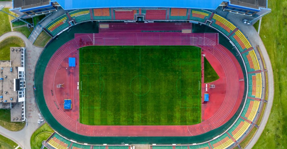 zdjęcie: Ekstraklasa piłkarska - remont boiska i wymiana murawy na stadionie Jagiellonii / v13413143