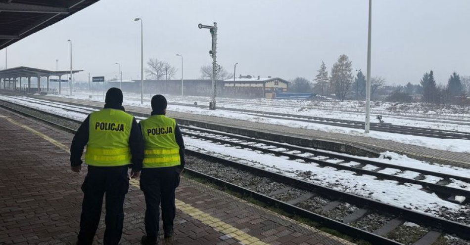 zdjęcie: Policja wzmacnia patrole przy torach w powiecie dzierżoniowskim / fot. KPP w Dzierżonowie