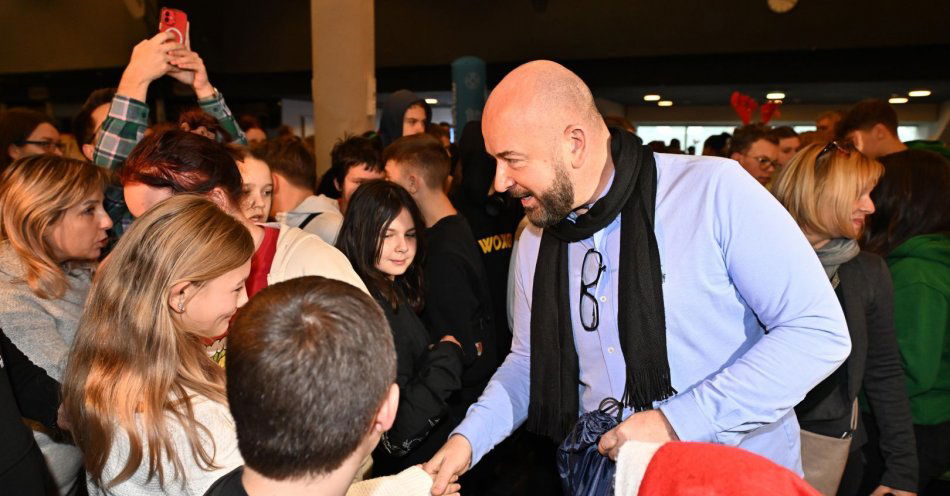 zdjęcie: Pierwsze Paczki Dobrych Relacji rozdane na Tarczyński Arenie / fot. nadesłane