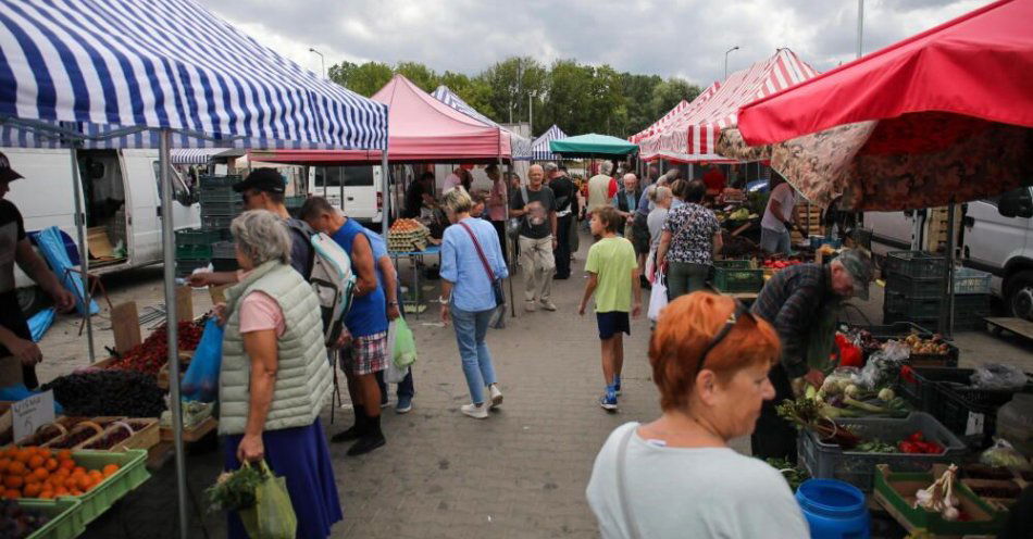 zdjęcie: Na części bazaru Wolumen powstanie akademik, ale bazar nie zniknie / fot. PAP